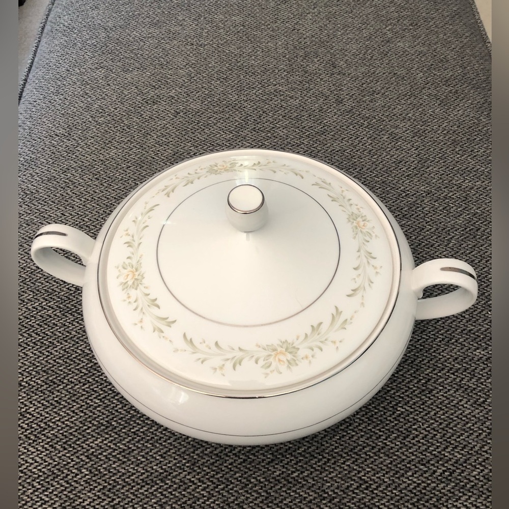 Vintage 1960’s Grace Rhapsody Fine China 8” Vegetable Bowl With Lid